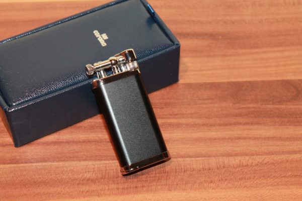 NEU  IM Corona "Old Boy" Pfeifen-Feuerzeug Schwarz
